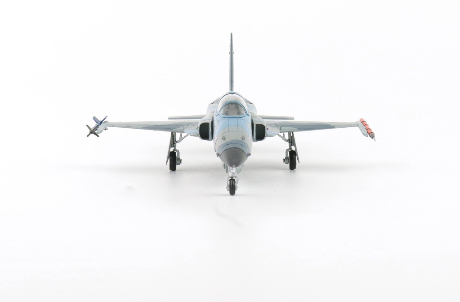 Hobby Master HA3384 1:72 F - 5N "Adversary Fighter" Red 117, 761533, VFC - 111, 2017