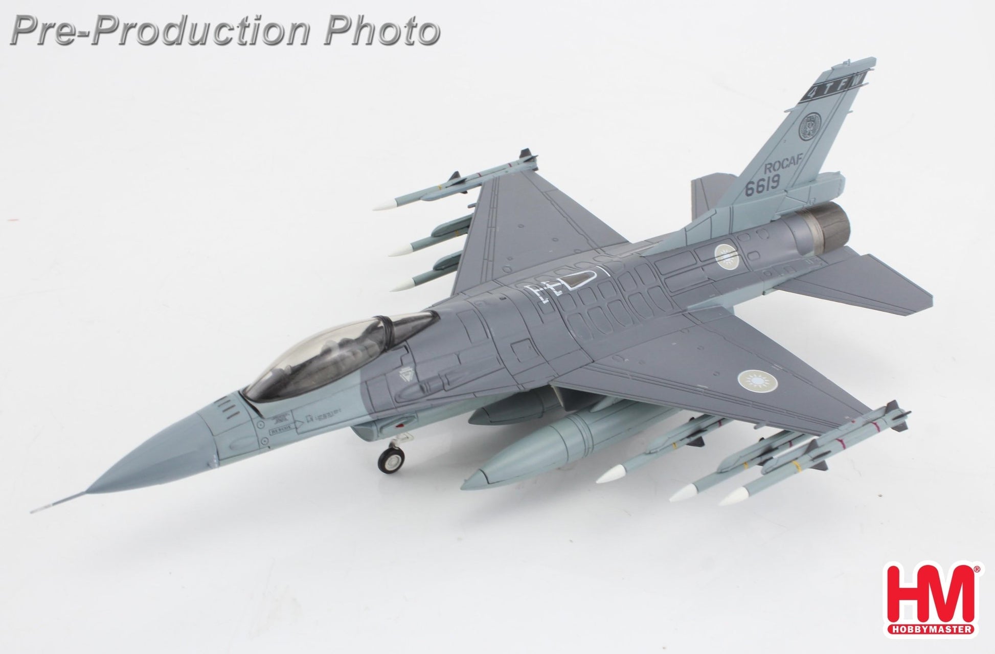 Hobby Master HA38056 1:72 F - 16V Fighting Falcon 6619, 21 TFG, ROCAF (w/6 x AIM - 120)