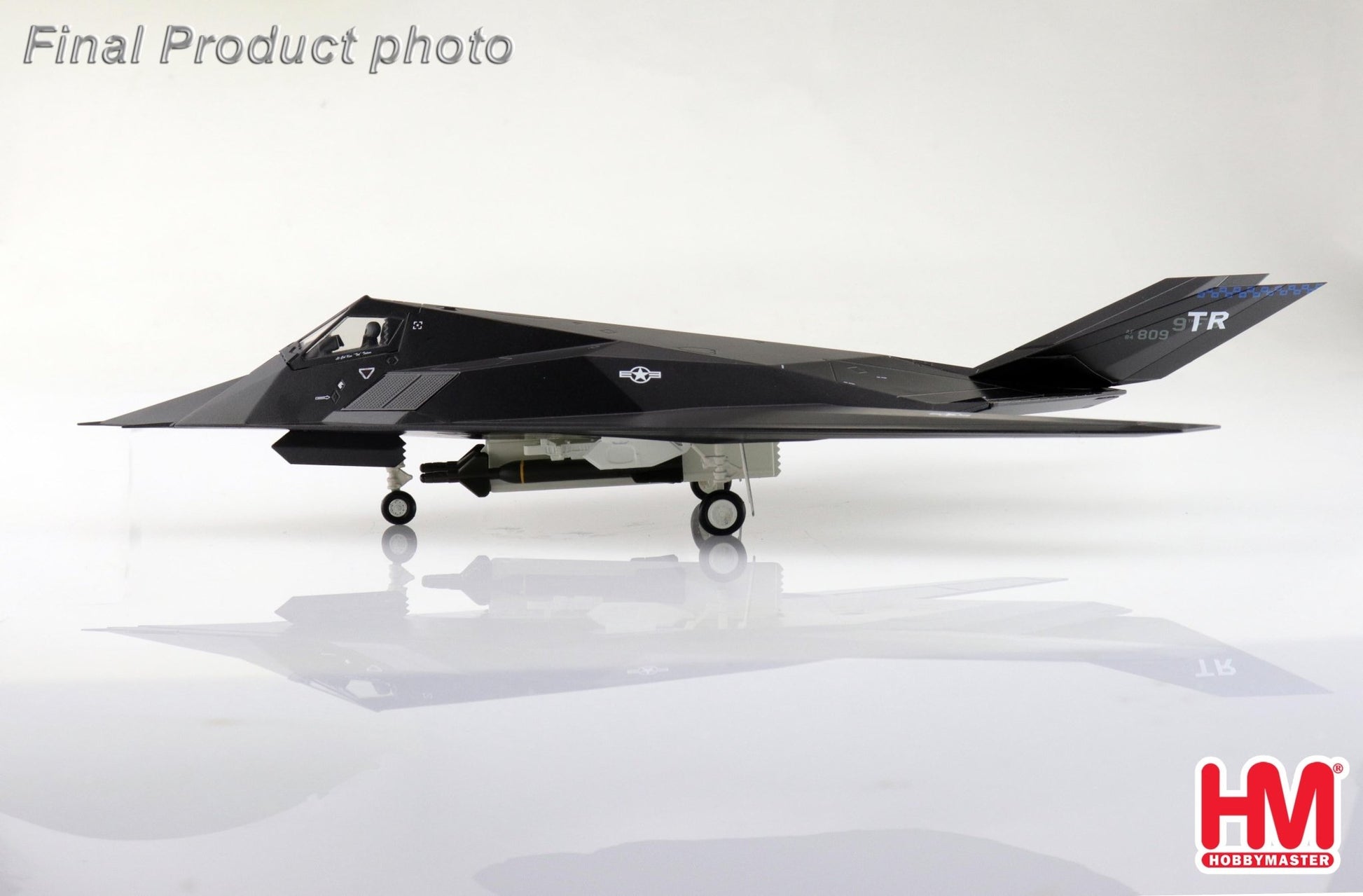 Hobby Master HA5813 1:72 F - 117A Nighthawk 84 - 0809, USAF, 2022 (w/extra 2 x B57 & B61 bombs)