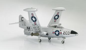 Hobby Master HA7205 F9F - 2 Panther VF - 61 "Jolly Rogers" Lt. Lawrence Cauble USS Franklin D. Roosevelt 1951