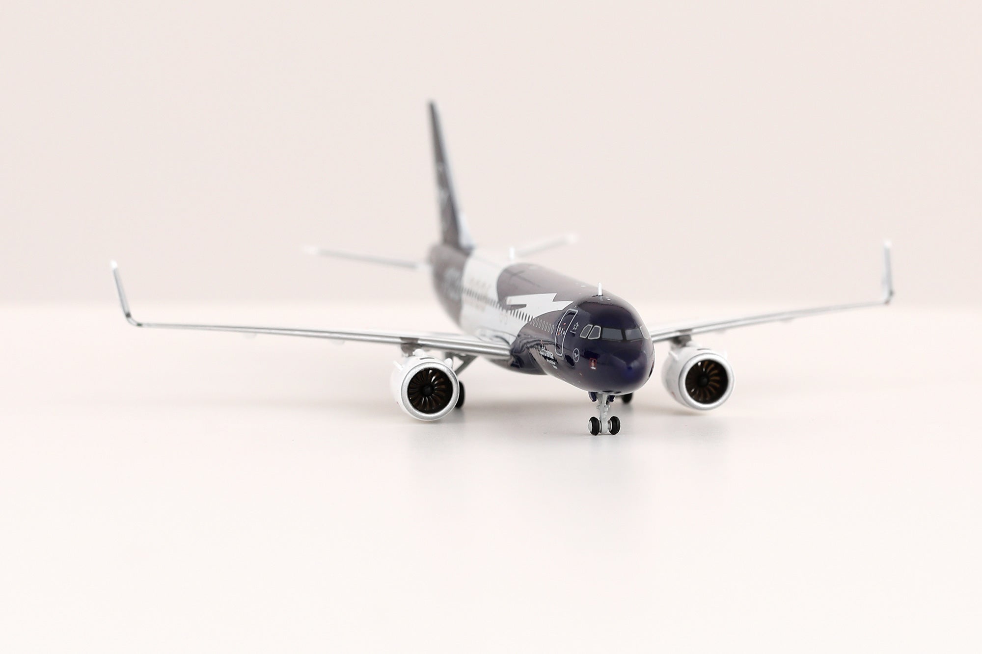 HX Models A420701 1:400 Lufthansa A320NEO