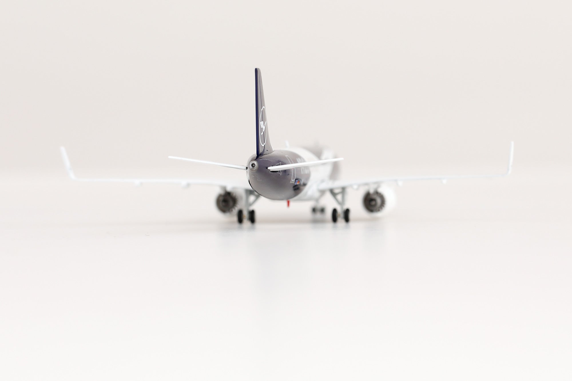 HX Models A420701 1:400 Lufthansa A320NEO