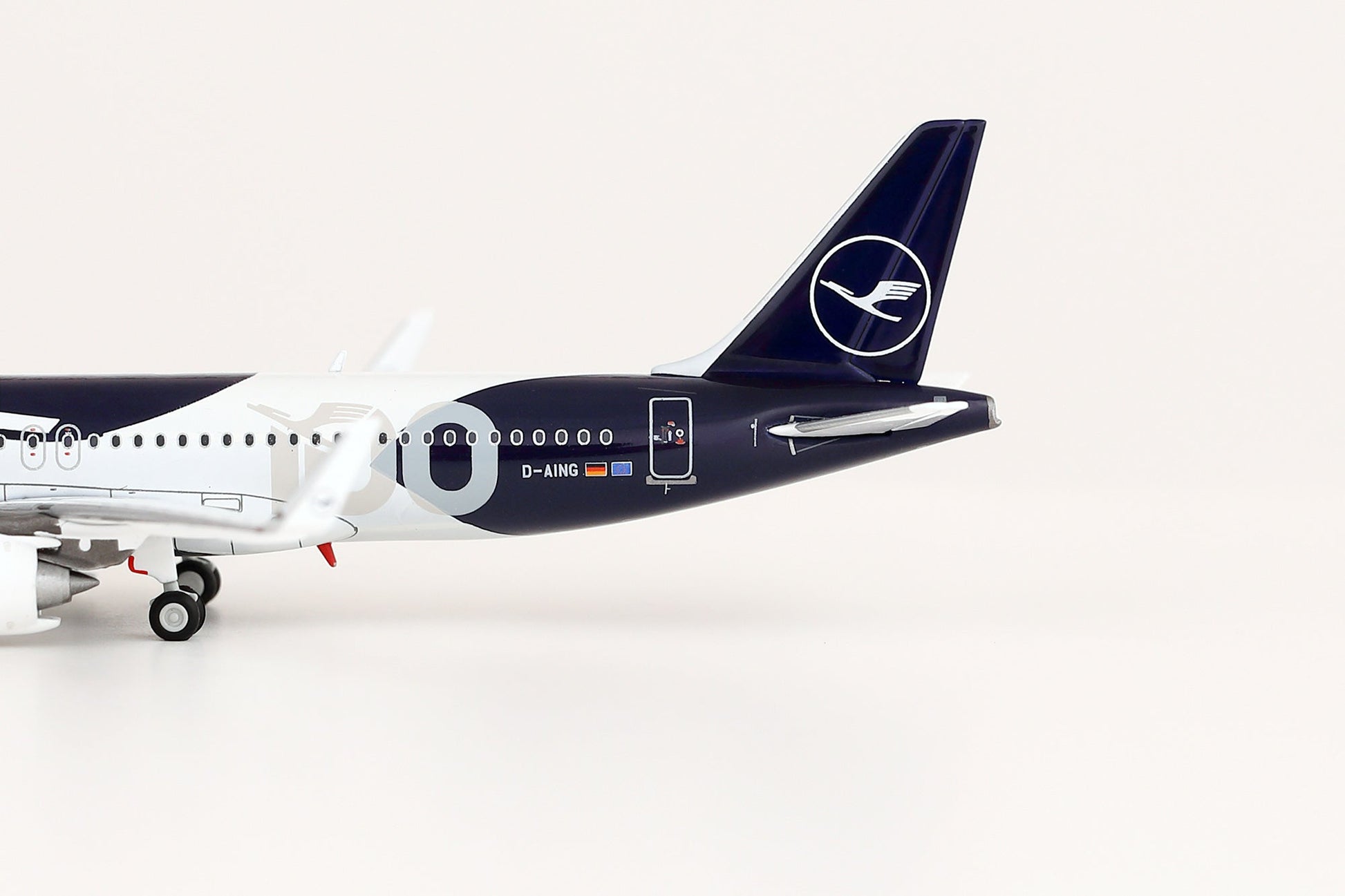 HX Models A420701F 1:400 Lufthansa A320NEO D-AING "100 Years" "Flaps Down"