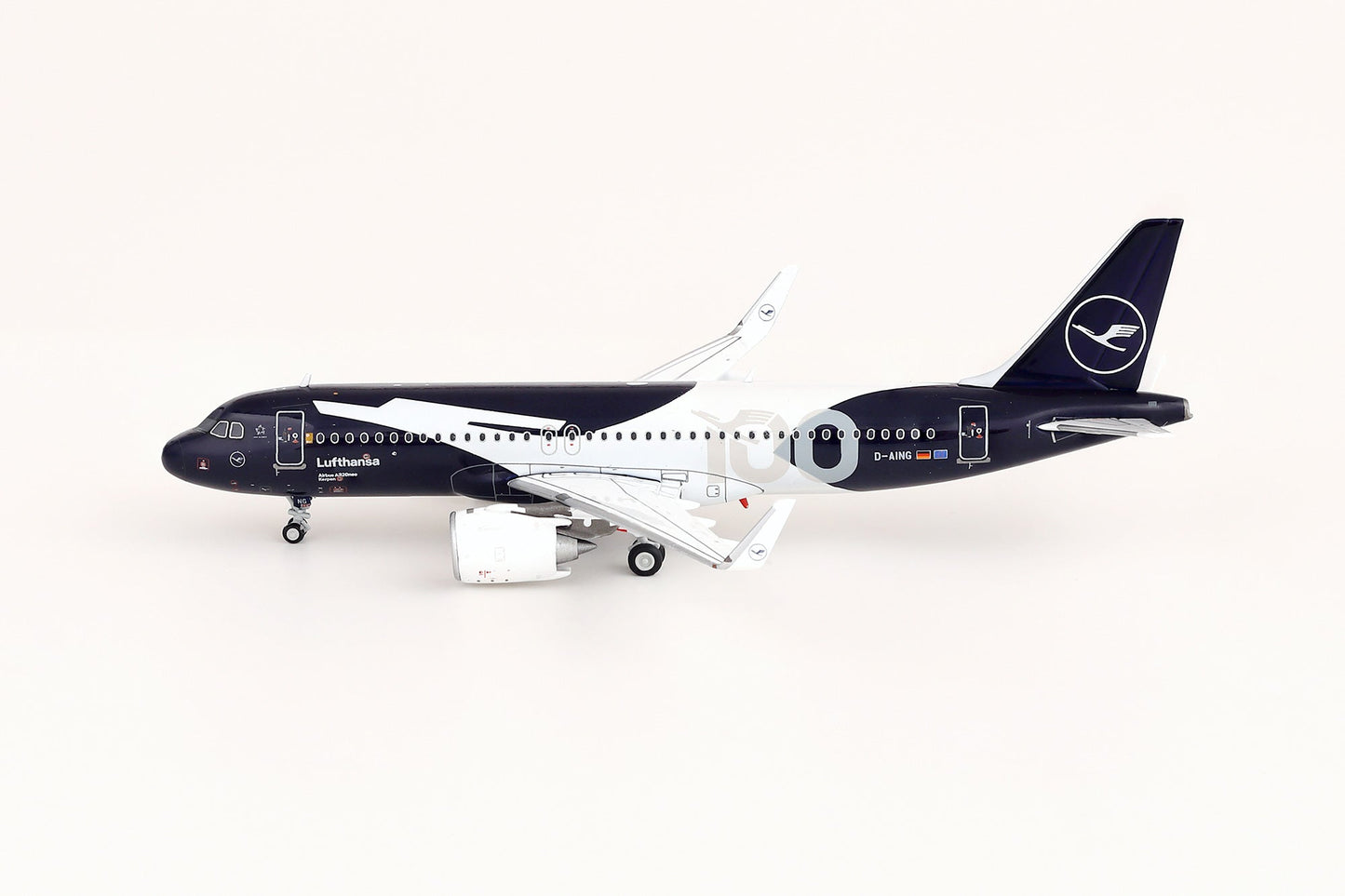 HX Models A420701F 1:400 Lufthansa A320NEO D-AING "100 Years" "Flaps Down"
