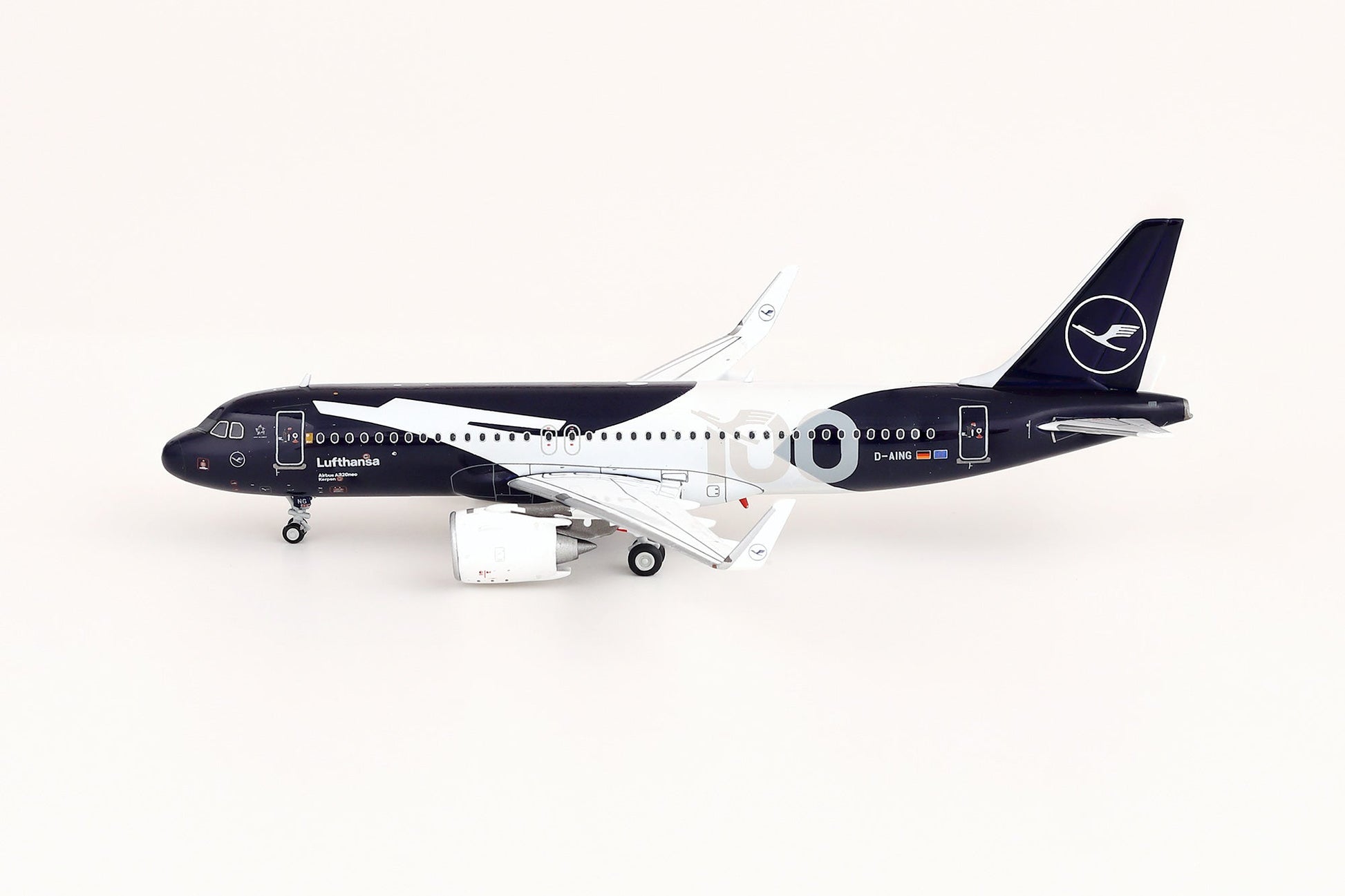 HX Models A420701F 1:400 Lufthansa A320NEO D-AING "100 Years" "Flaps Down"