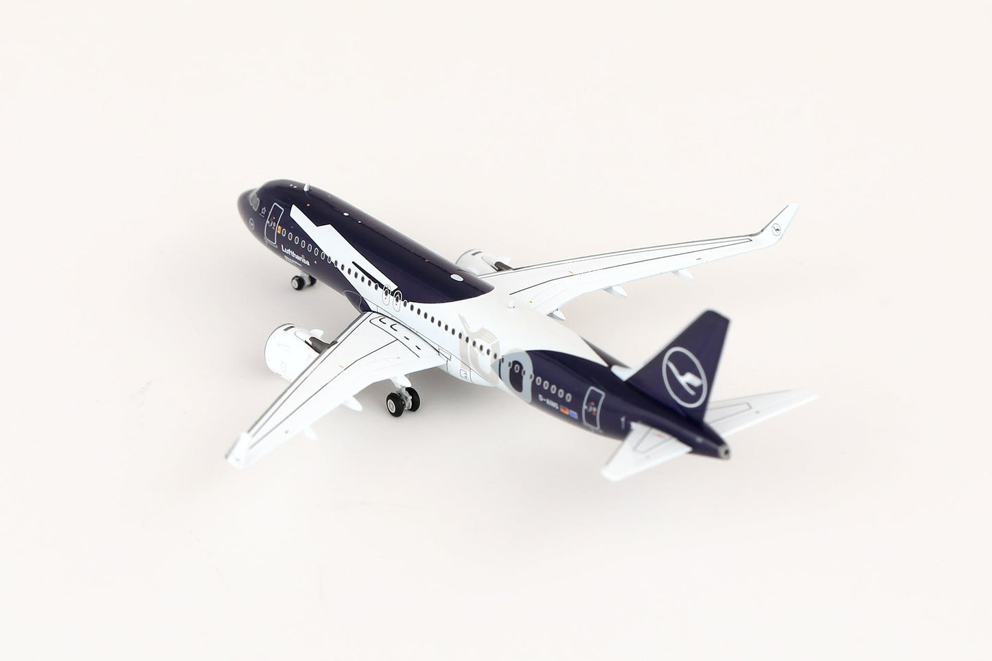 HX Models A420701F 1:400 Lufthansa A320NEO D-AING "100 Years" "Flaps Down"