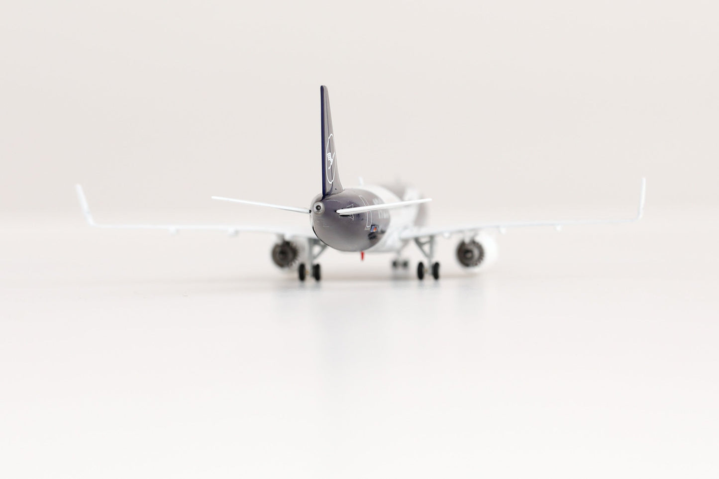 HX Models A420701F 1:400 Lufthansa A320NEO D-AING "100 Years" "Flaps Down"