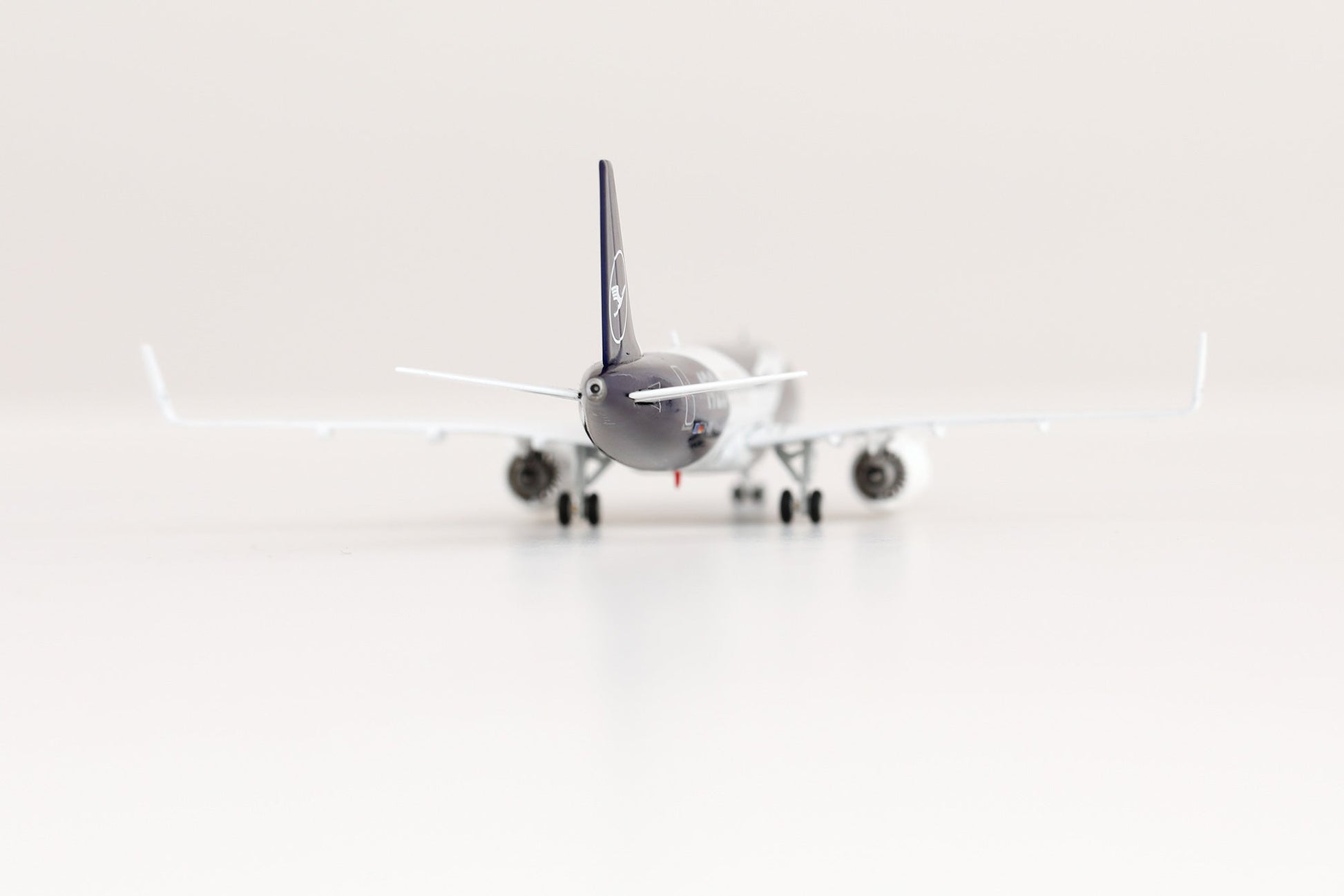 HX Models A420701F 1:400 Lufthansa A320NEO D-AING "100 Years" "Flaps Down"