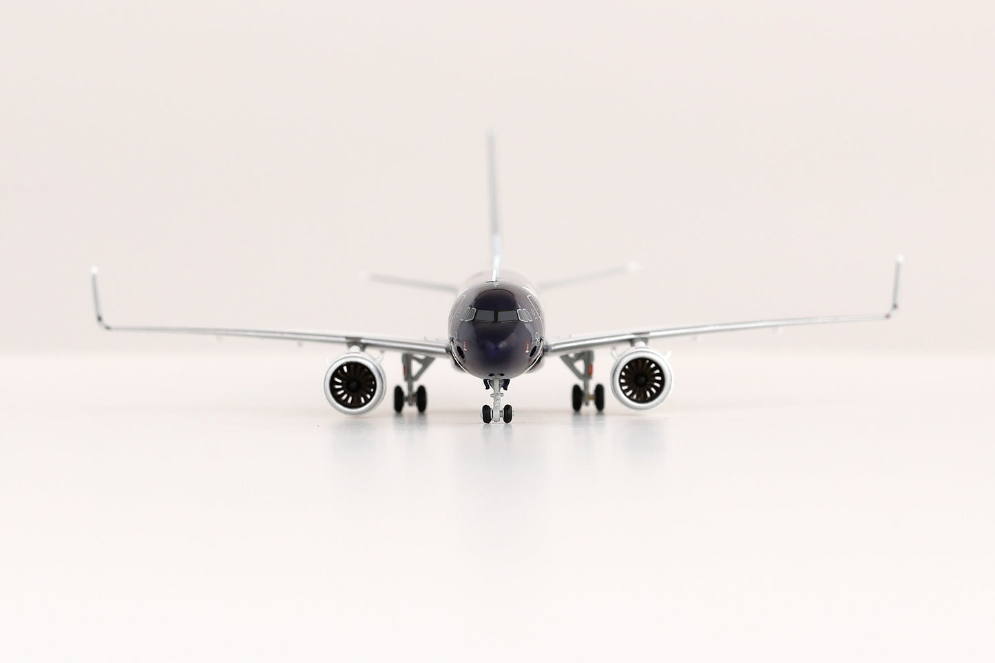 HX Models A420701F 1:400 Lufthansa A320NEO D-AING "100 Years" "Flaps Down"