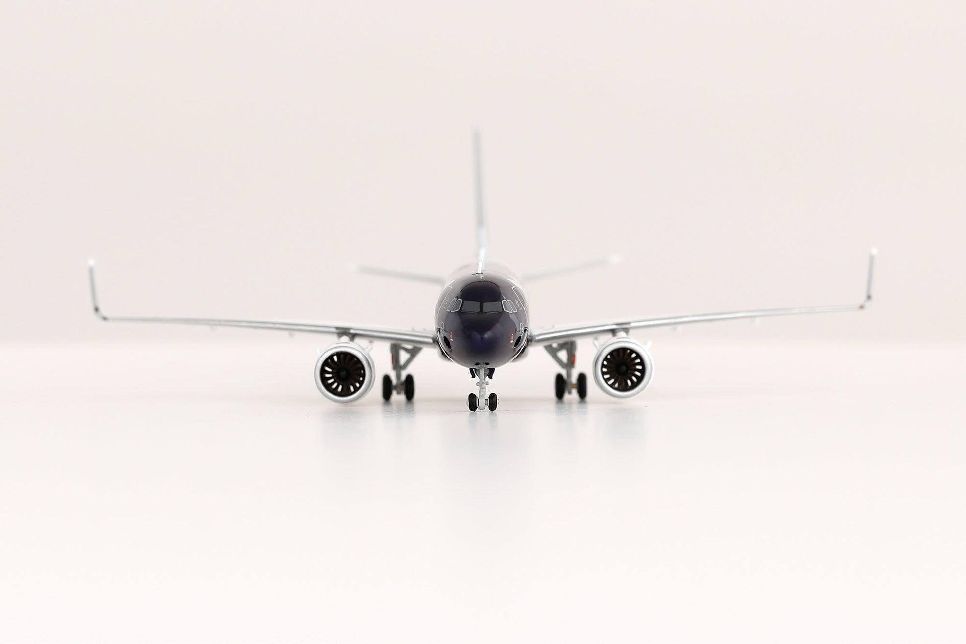 HX Models A420701F 1:400 Lufthansa A320NEO D-AING "100 Years" "Flaps Down"