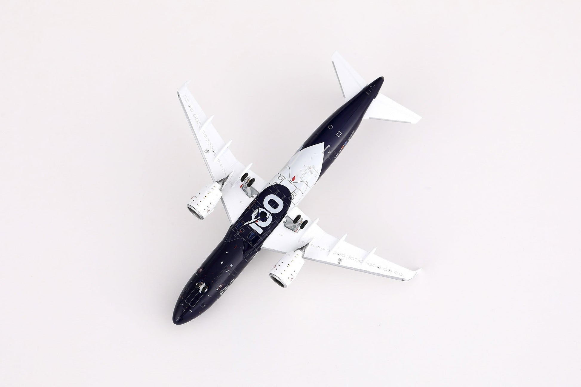 HX Models A420702F 1:400 Lufthansa A320NEO D-AIND "100 Years" "Flaps Down"