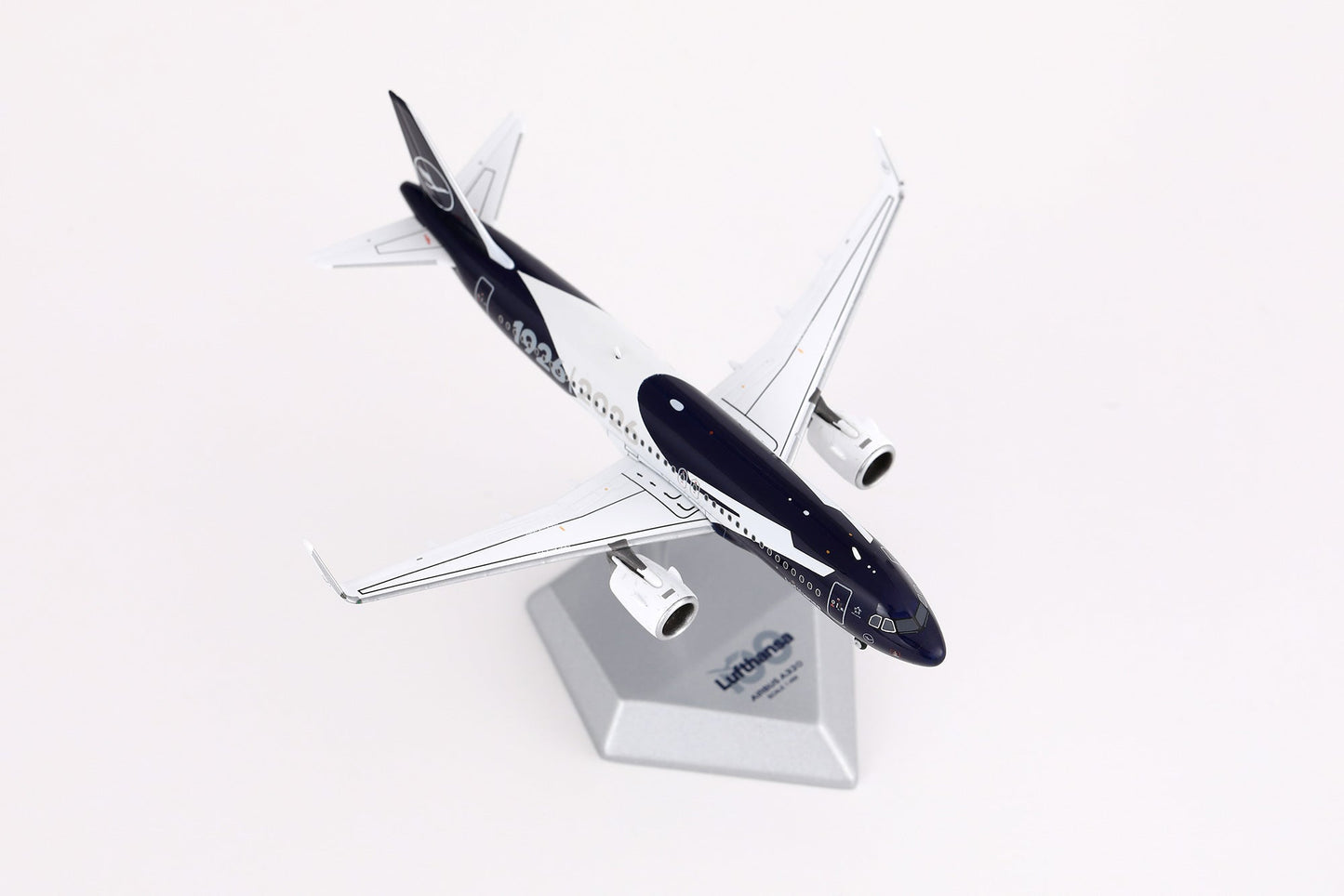 HX Models A420702F 1:400 Lufthansa A320NEO D-AIND "100 Years" "Flaps Down"