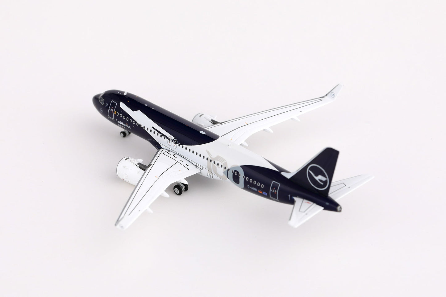 HX Models A420702F 1:400 Lufthansa A320NEO D-AIND "100 Years" "Flaps Down"