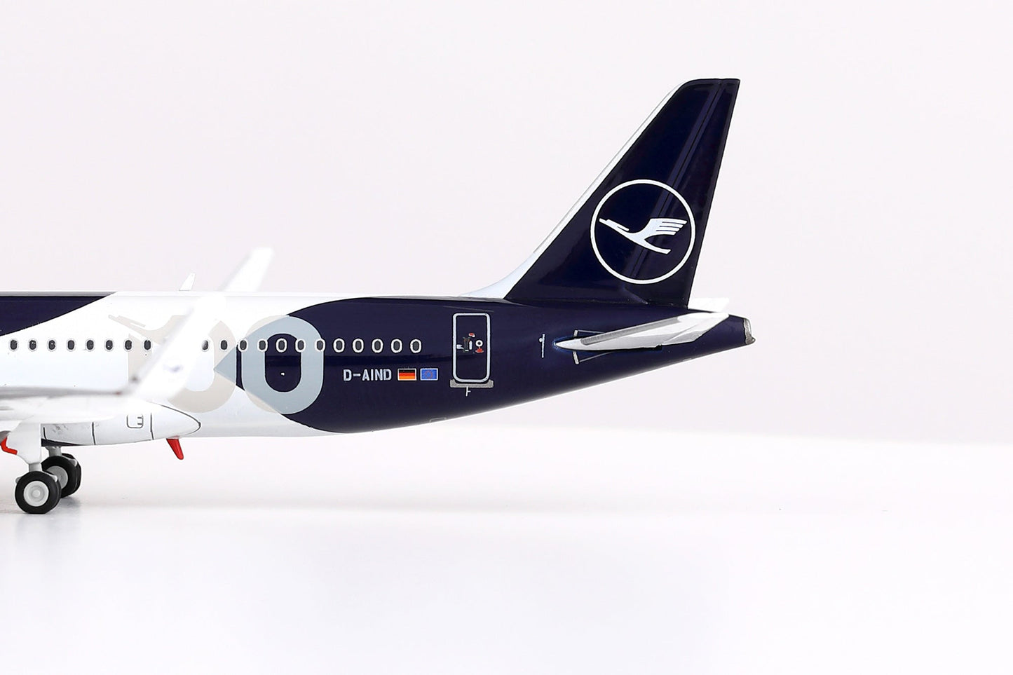 HX Models A420702F 1:400 Lufthansa A320NEO D-AIND "100 Years" "Flaps Down"