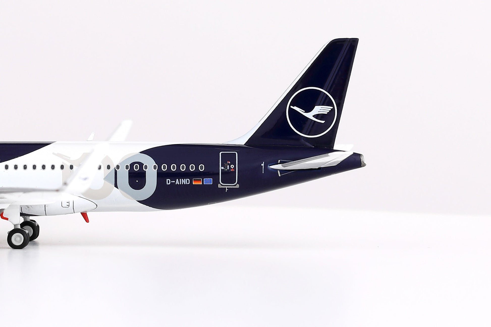 HX Models A420702F 1:400 Lufthansa A320NEO D-AIND "100 Years" "Flaps Down"