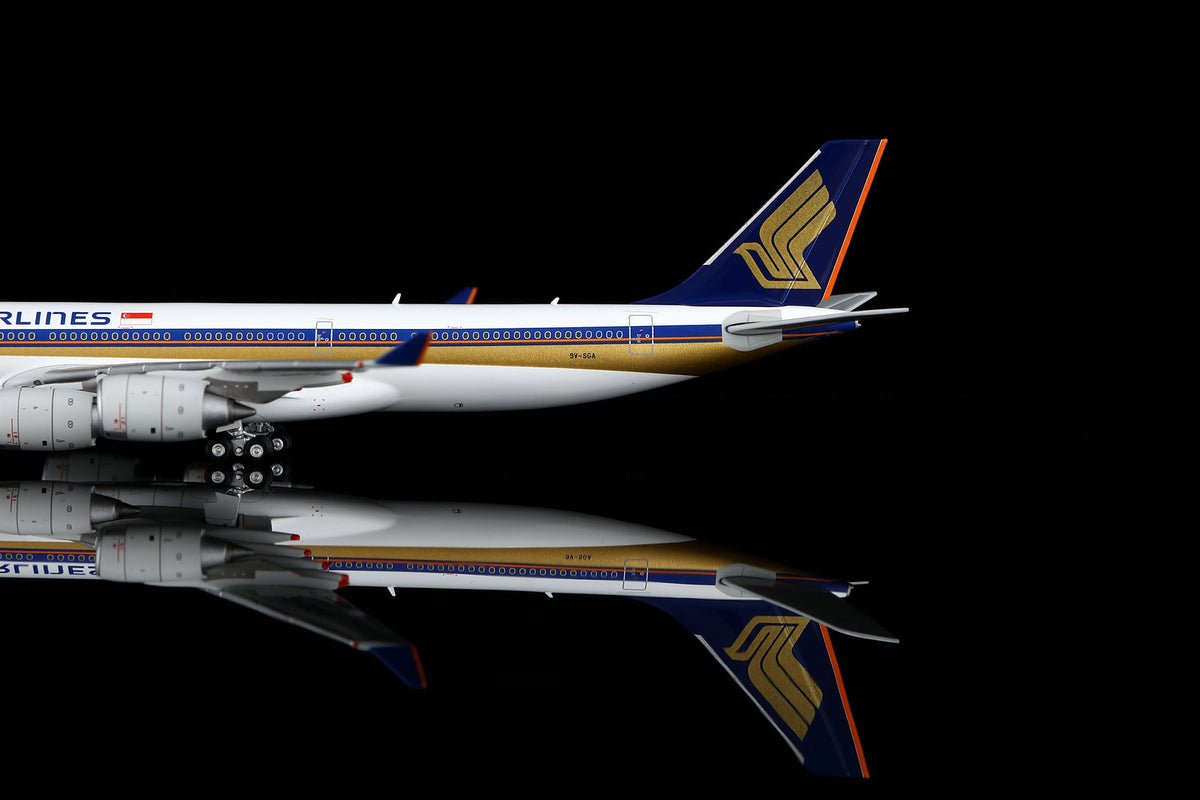 HX Models A530110 1:400 Singapore A340-500 "LEADERSHIP" 9V-SGA