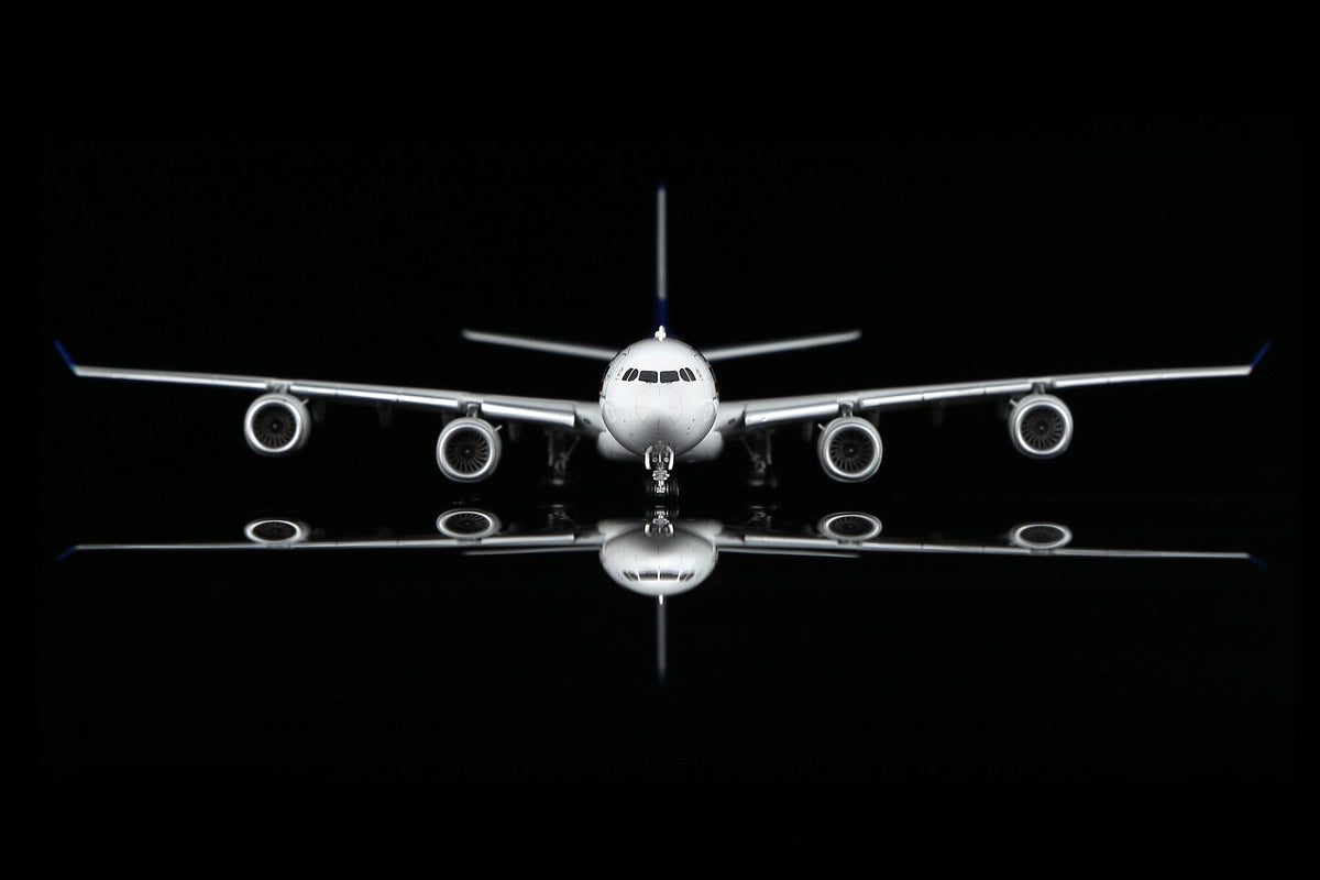 HX Models A530110 1:400 Singapore A340-500 "LEADERSHIP" 9V-SGA
