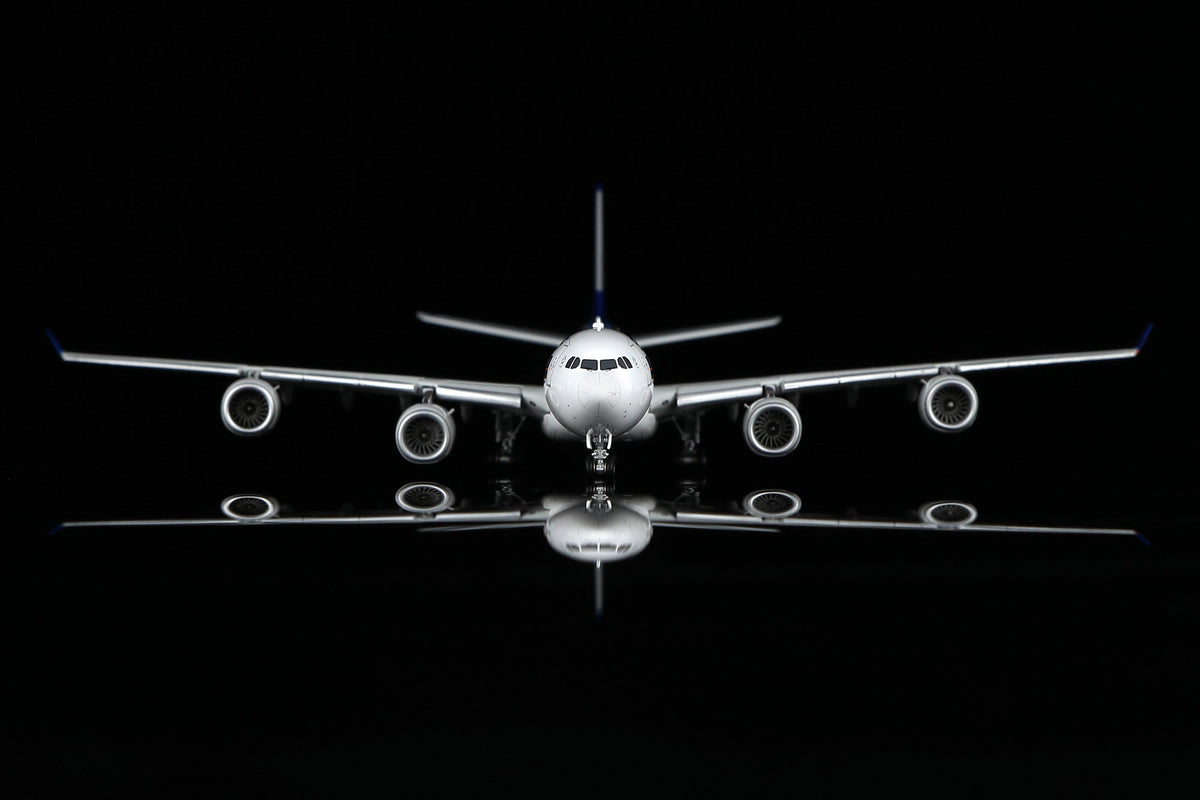 HX Models A530111 1:400 Singapore A340-500 "LEADERSHIP" 9V-SGB