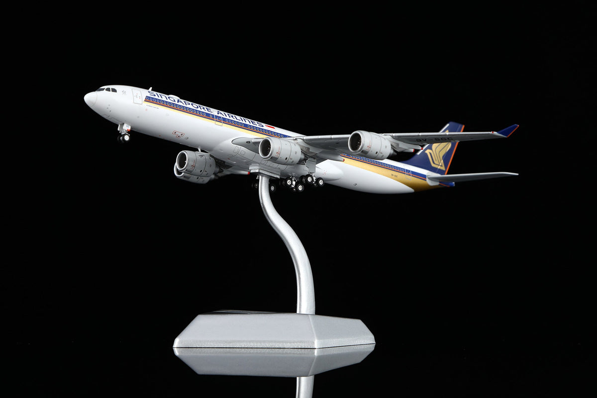 HX Models A530116F 1:400 Singapore A340-500 9V-SGC "Flaps Down"