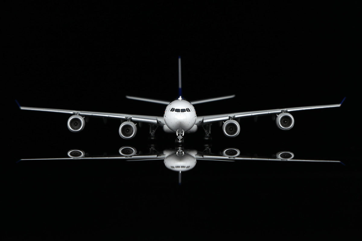 HX Models A530116F 1:400 Singapore A340-500 9V-SGC "Flaps Down"