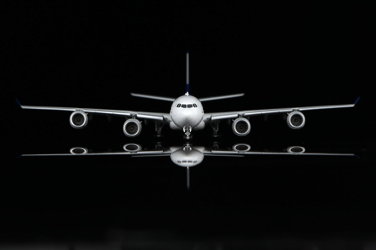 HX Models A530117F 1:400 Singapore A340-500 9V-SGD "Flaps Down"