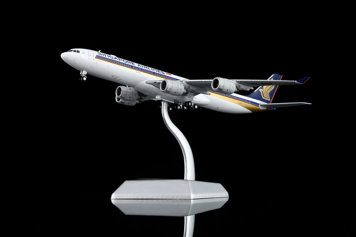 HX Models A530117F 1:400 Singapore A340-500 9V-SGD "Flaps Down"