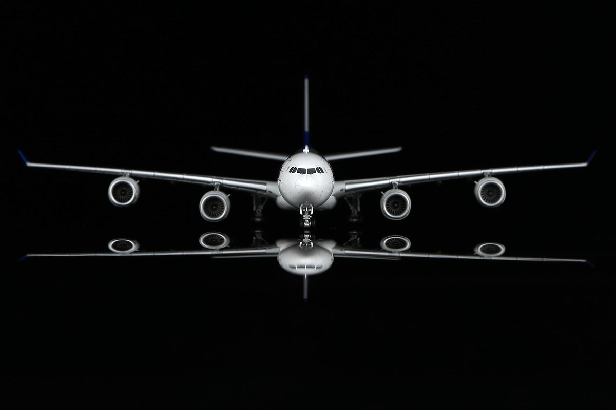 HX Models A530118F 1:400 Singapore A340-500 9V-SGE "Flaps Down"