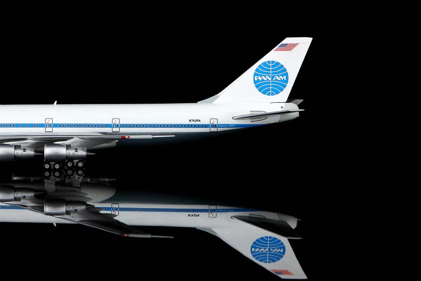HX Models B551411PF 1:400 Pan Am B747-100 N742PA "Clipper Neptune's Car" "Flaps Down"