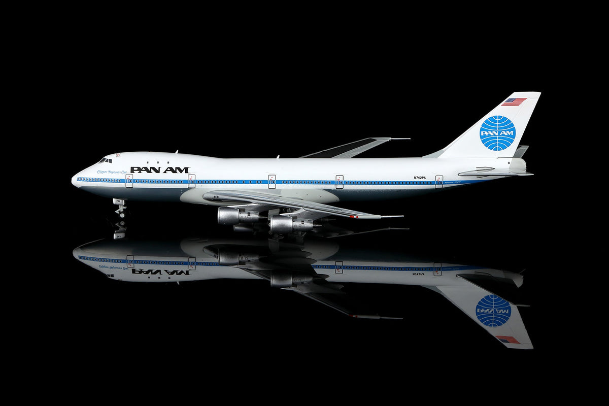 HX Models B551411PF 1:400 Pan Am B747-100 N742PA "Clipper Neptune's Car" "Flaps Down"