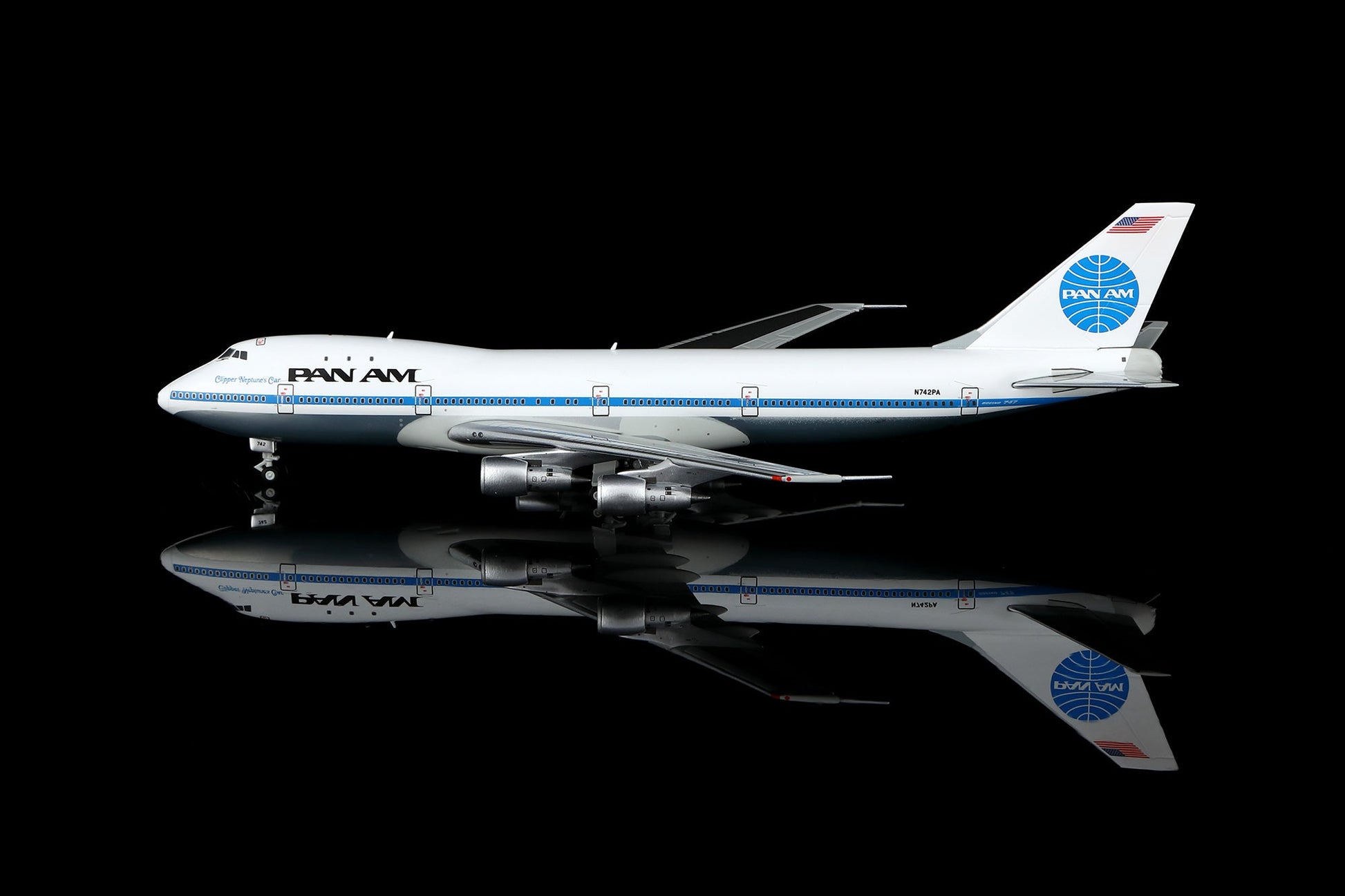 HX Models B551411PF 1:400 Pan Am B747-100 N742PA "Clipper Neptune's Car" "Flaps Down"