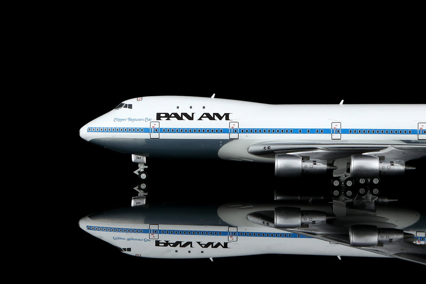 HX Models B551411PF 1:400 Pan Am B747-100 N742PA "Clipper Neptune's Car" "Flaps Down"