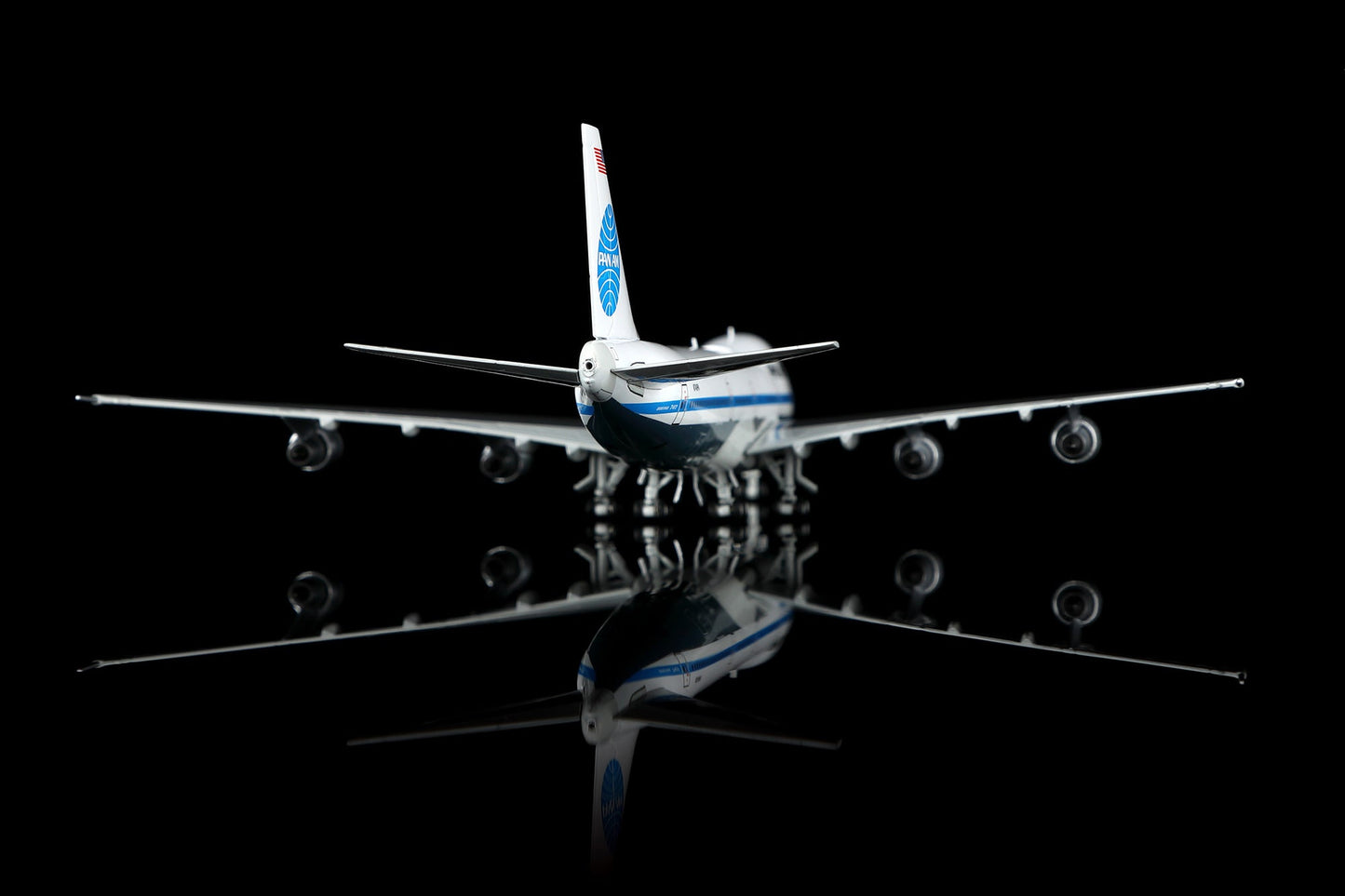 HX Models B551412P 1:400 Pan Am B747-100 "Clipper Dashing Wave" N749PA