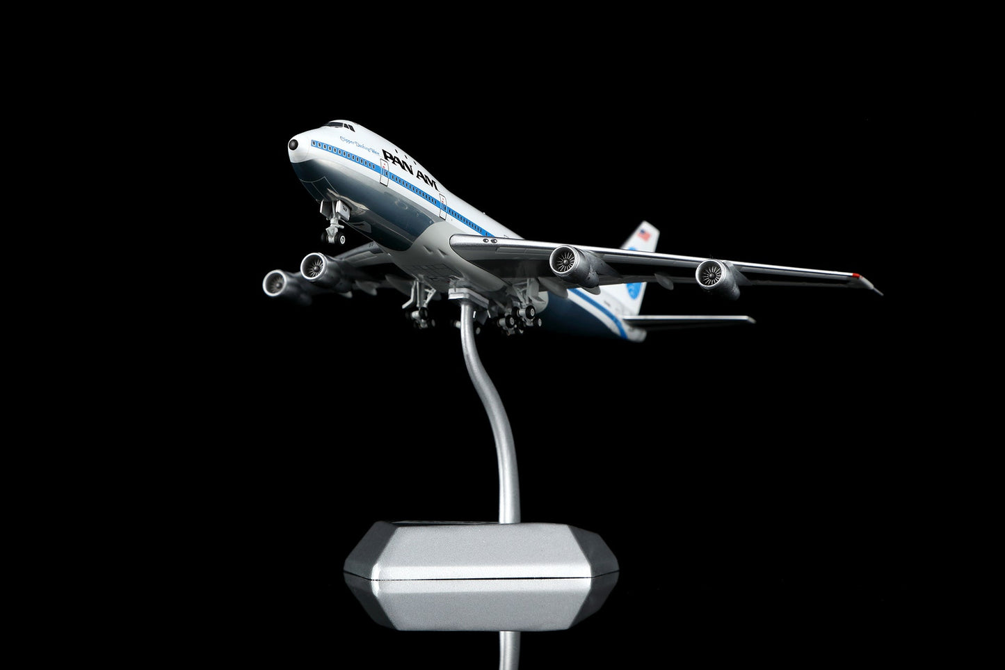 HX Models B551412P 1:400 Pan Am B747-100 "Clipper Dashing Wave" N749PA