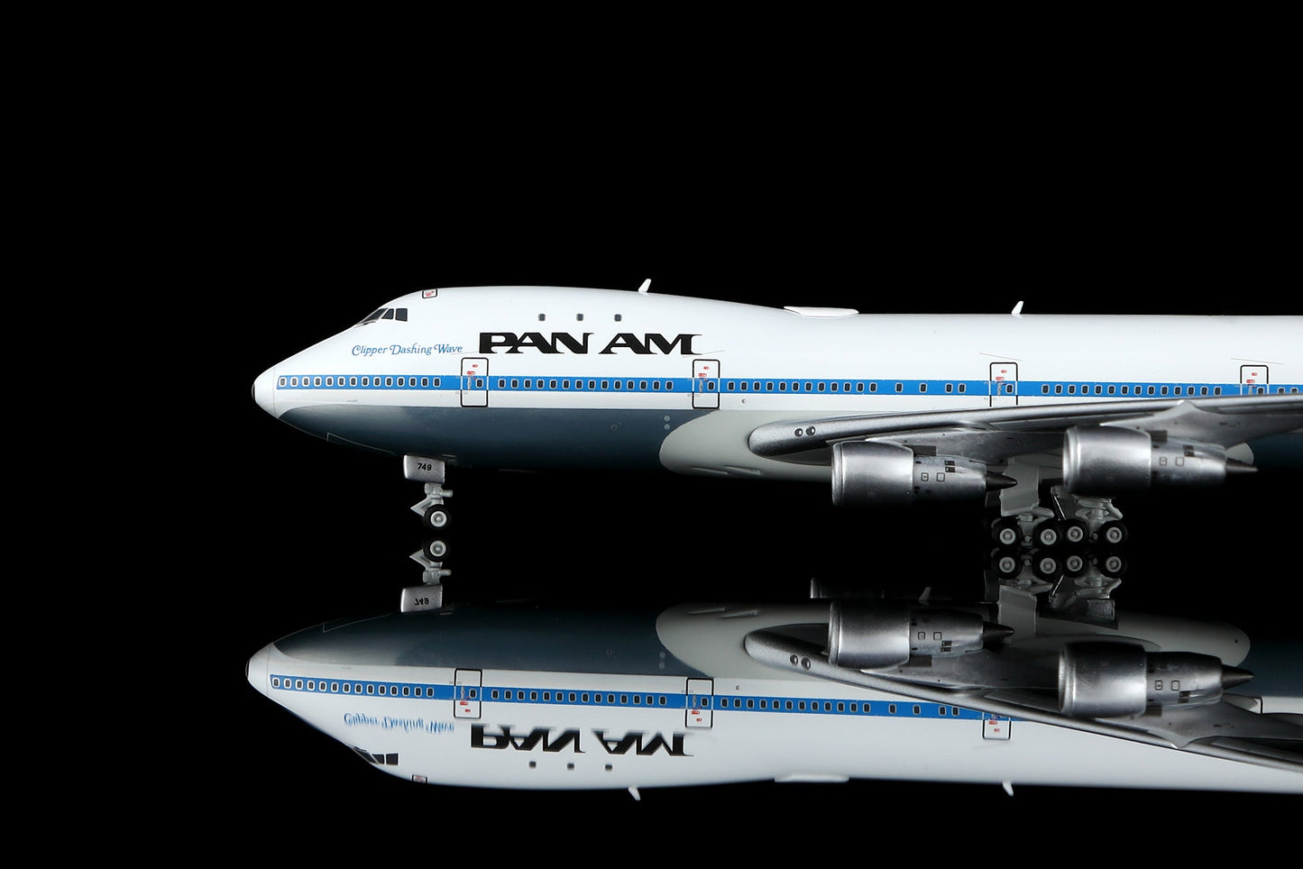 HX Models B551412PF 1:400 Pan Am B747-100 "Clipper Dashing Wave" "Flaps Down" N749PA