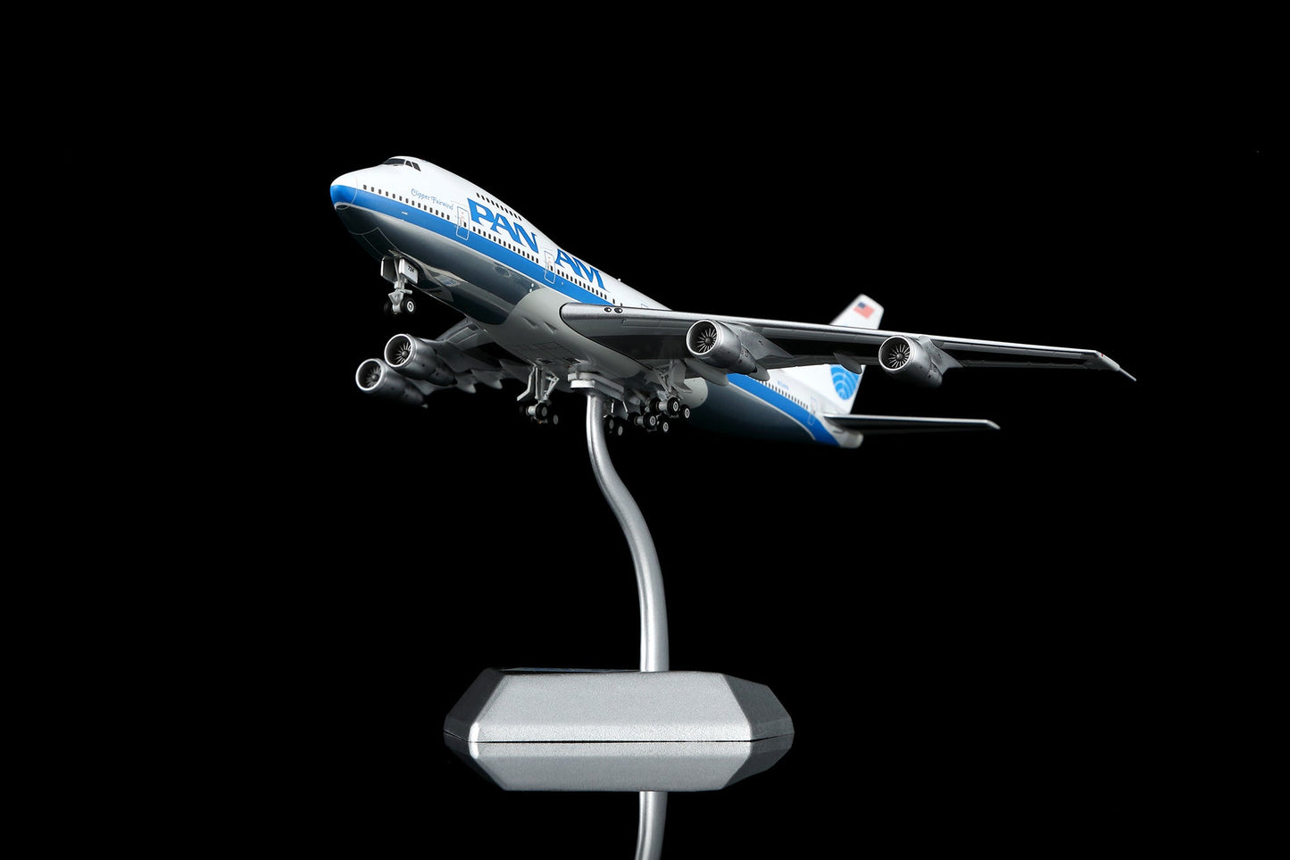 HX Models B598202PF 1:400 Pan Am B747-200 N724PA "Clipper Fairwind" "Flaps Down"