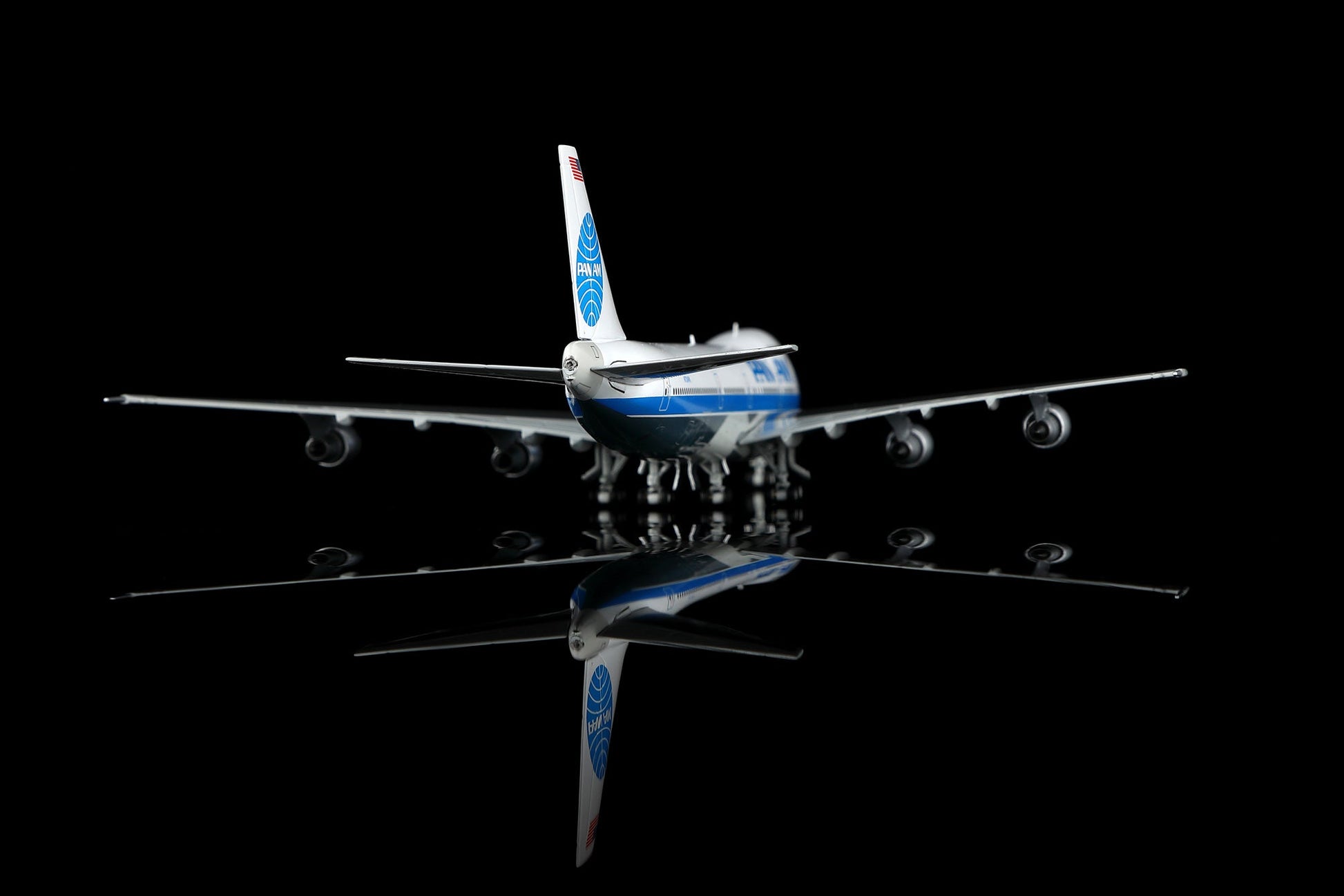 HX Models B598202PF 1:400 Pan Am B747-200 N724PA "Clipper Fairwind" "Flaps Down"