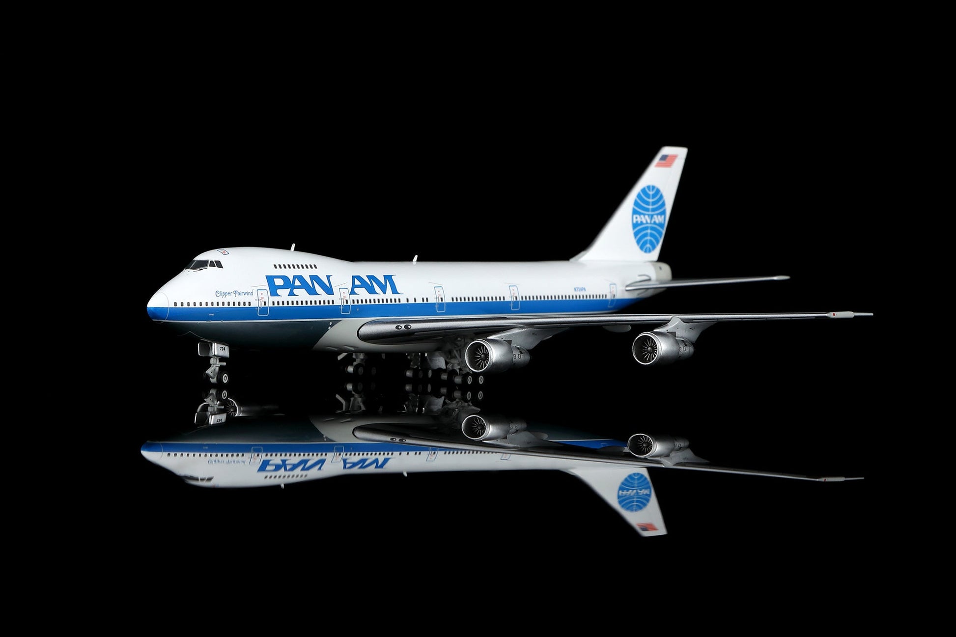 HX Models B598202PF 1:400 Pan Am B747-200 N724PA "Clipper Fairwind" "Flaps Down"