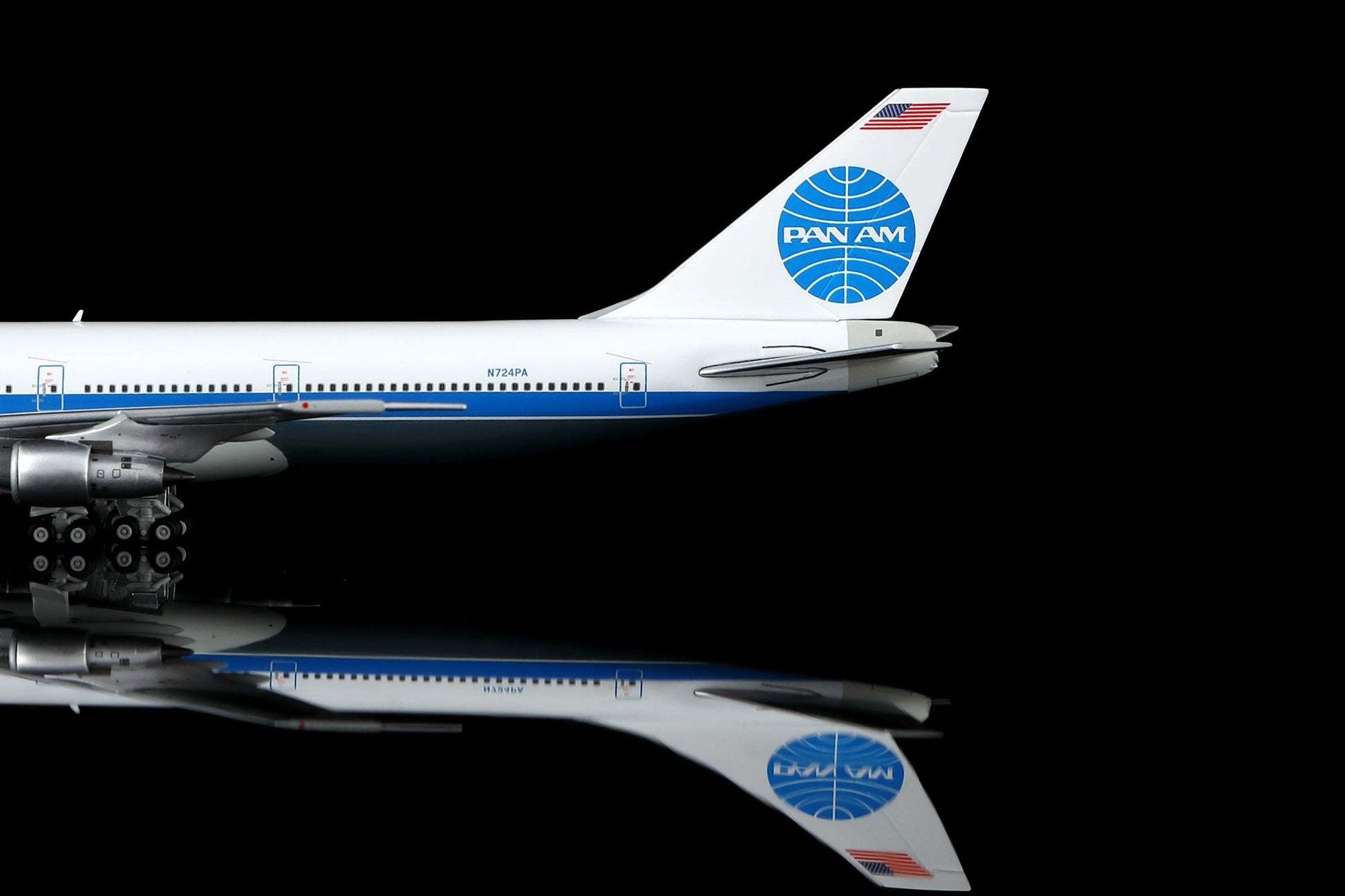 HX Models B598202PF 1:400 Pan Am B747-200 N724PA "Clipper Fairwind" "Flaps Down"