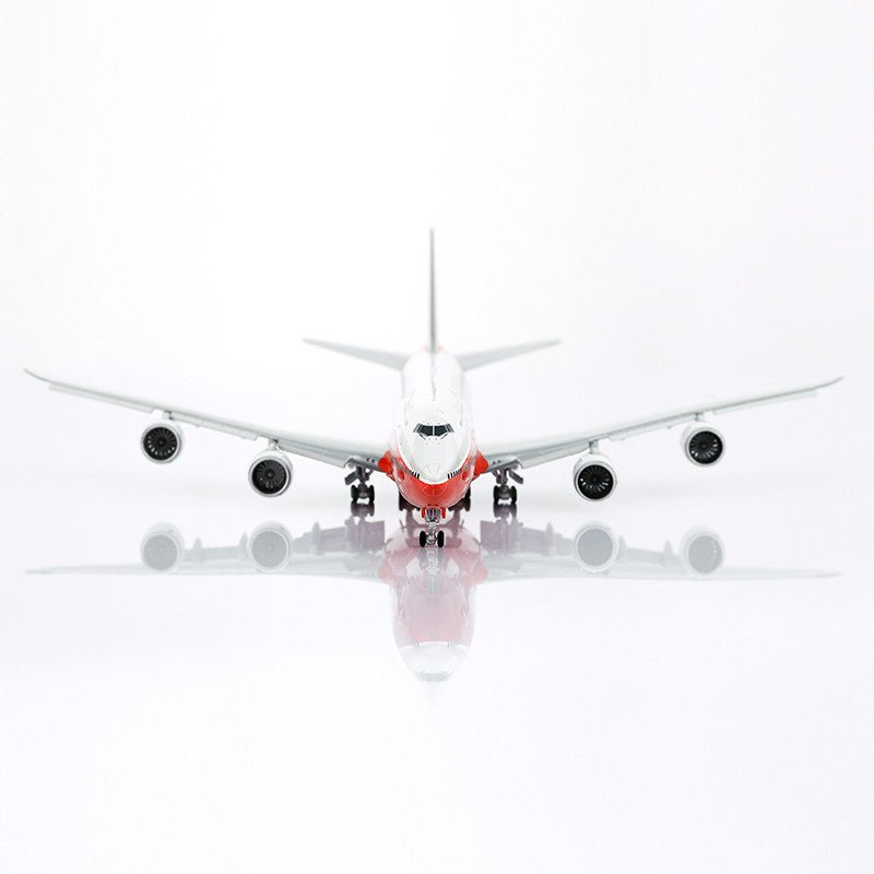 HX Models B631002F 1:400 Boeing Company B747 - 8 Red "House livery" Flaps - Down Version