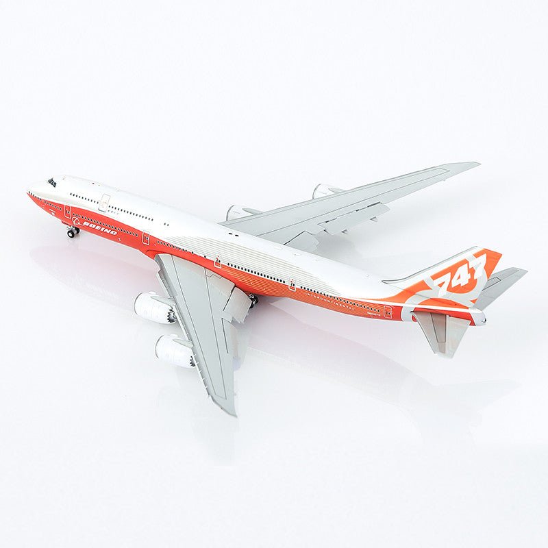 HX Models B631002F 1:400 Boeing Company B747 - 8 Red "House livery" Flaps - Down Version