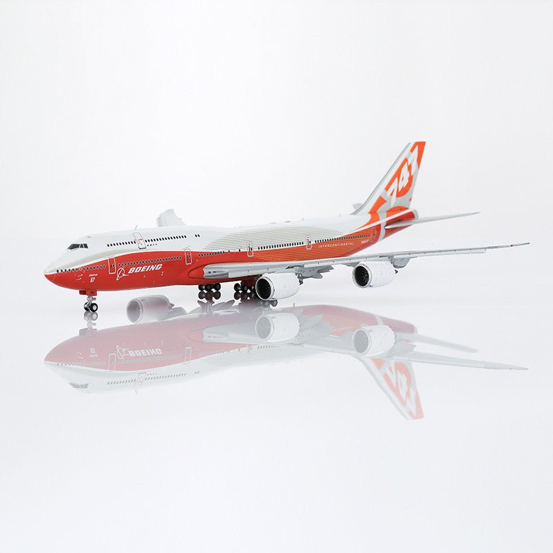 HX Models B631002F 1:400 Boeing Company B747 - 8 Red "House livery" Flaps - Down Version