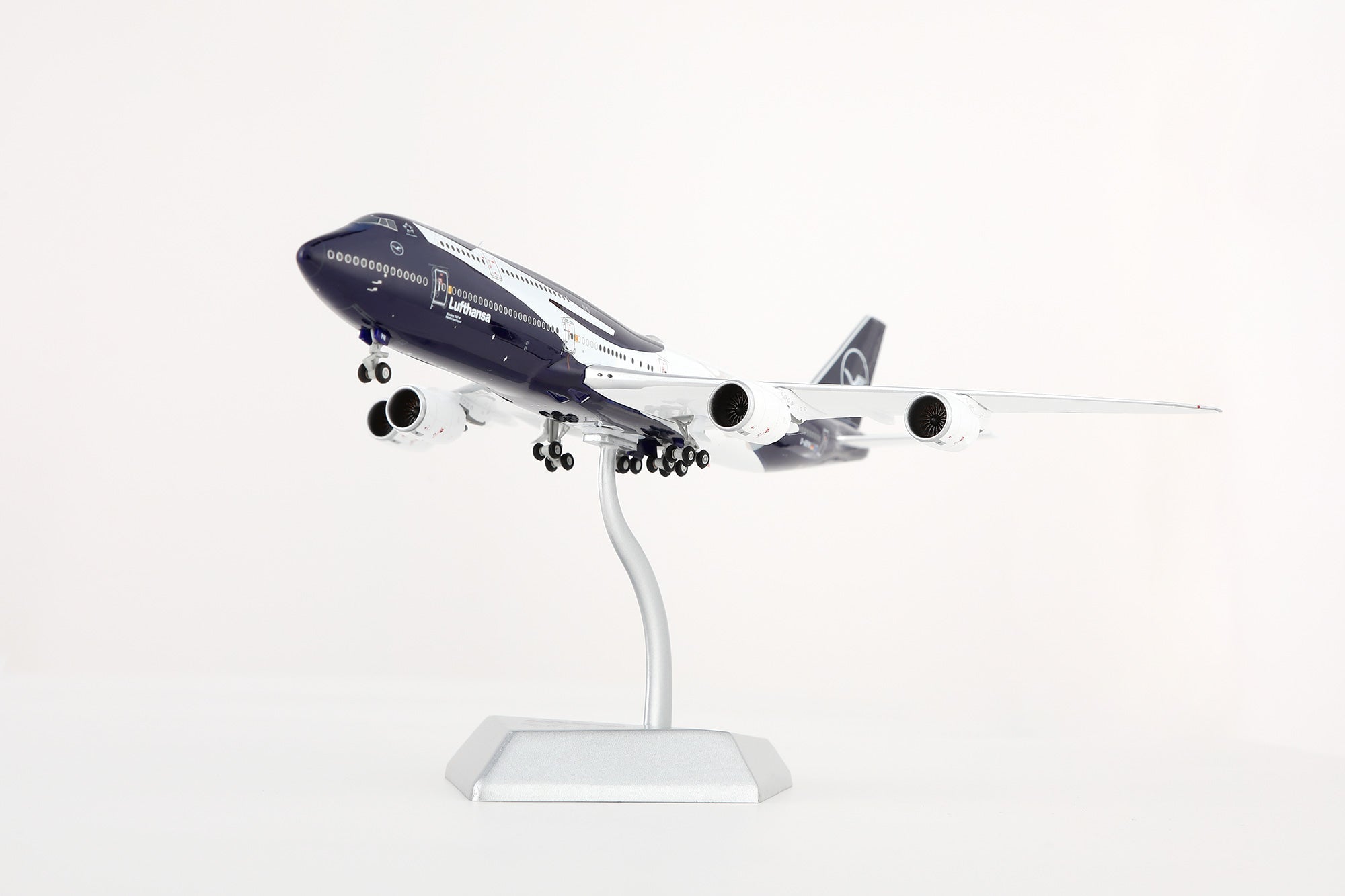 HX Models B631102F 1:400 Lufthansa 747-8 D-ABYN 100th Flaps Down