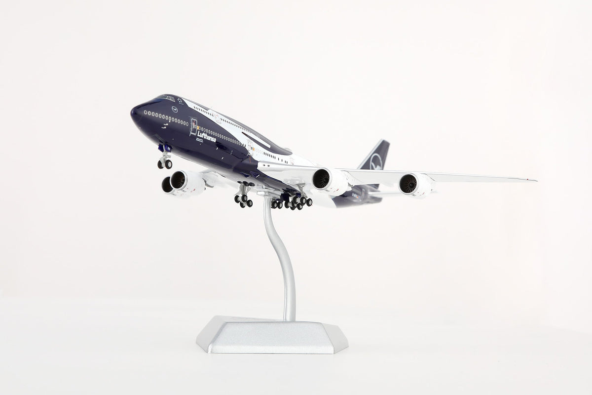 HX Models B631102F 1:400 Lufthansa B747-8 D-ABYN “100th”Anniversary "Flaps Down"