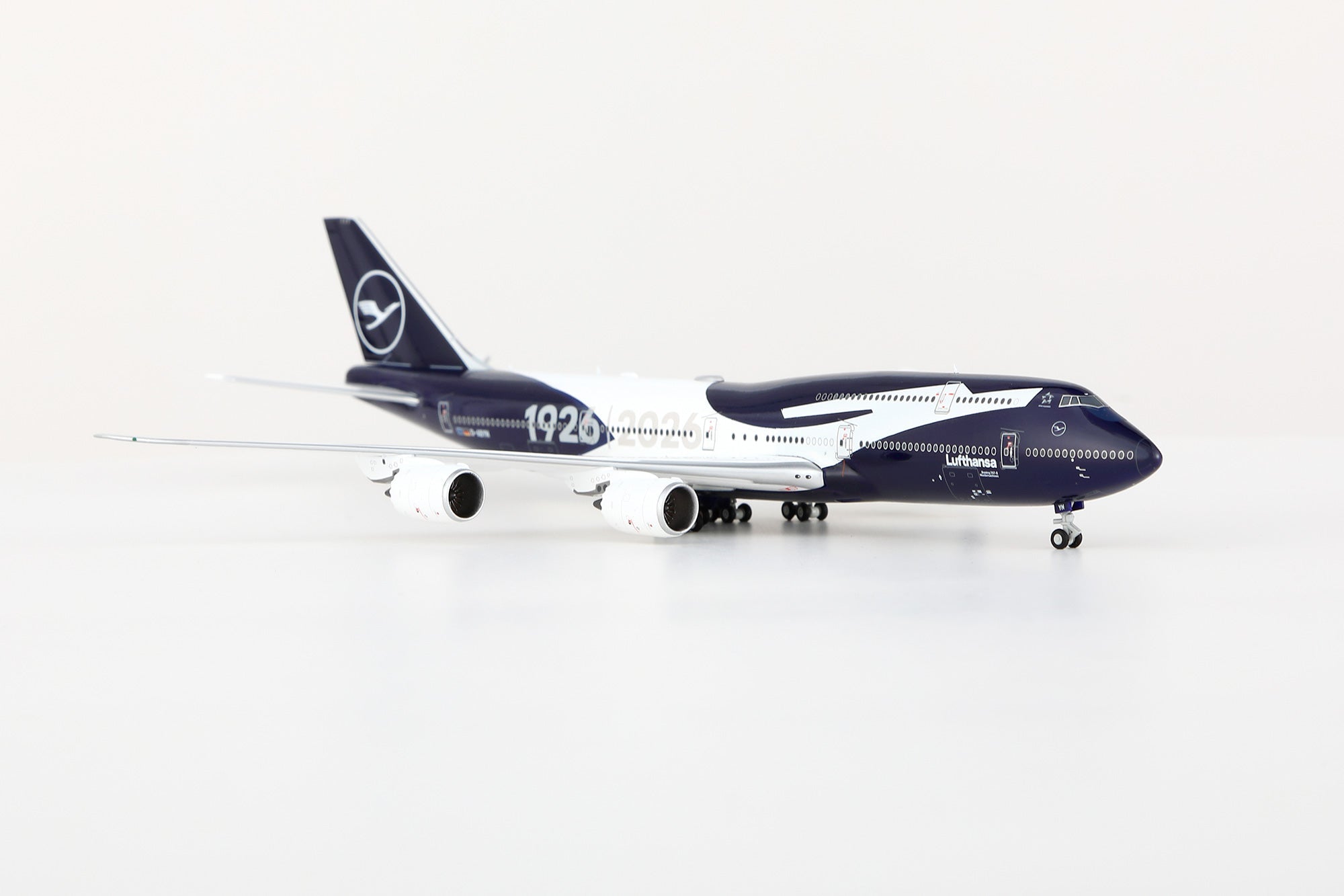 1/2 ハニー様 HX Models B631102F 1:400 Lufthansa 747-8 D-ABYN 100th Flaps Down