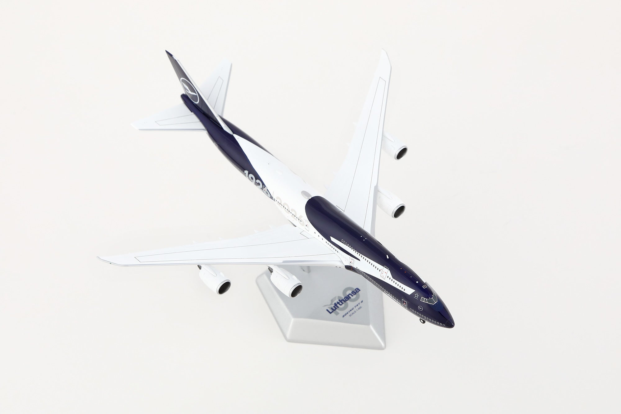 りりページ HX Models B631102F 1:400 Lufthansa 747-8 D-ABYN 100th Flaps Down