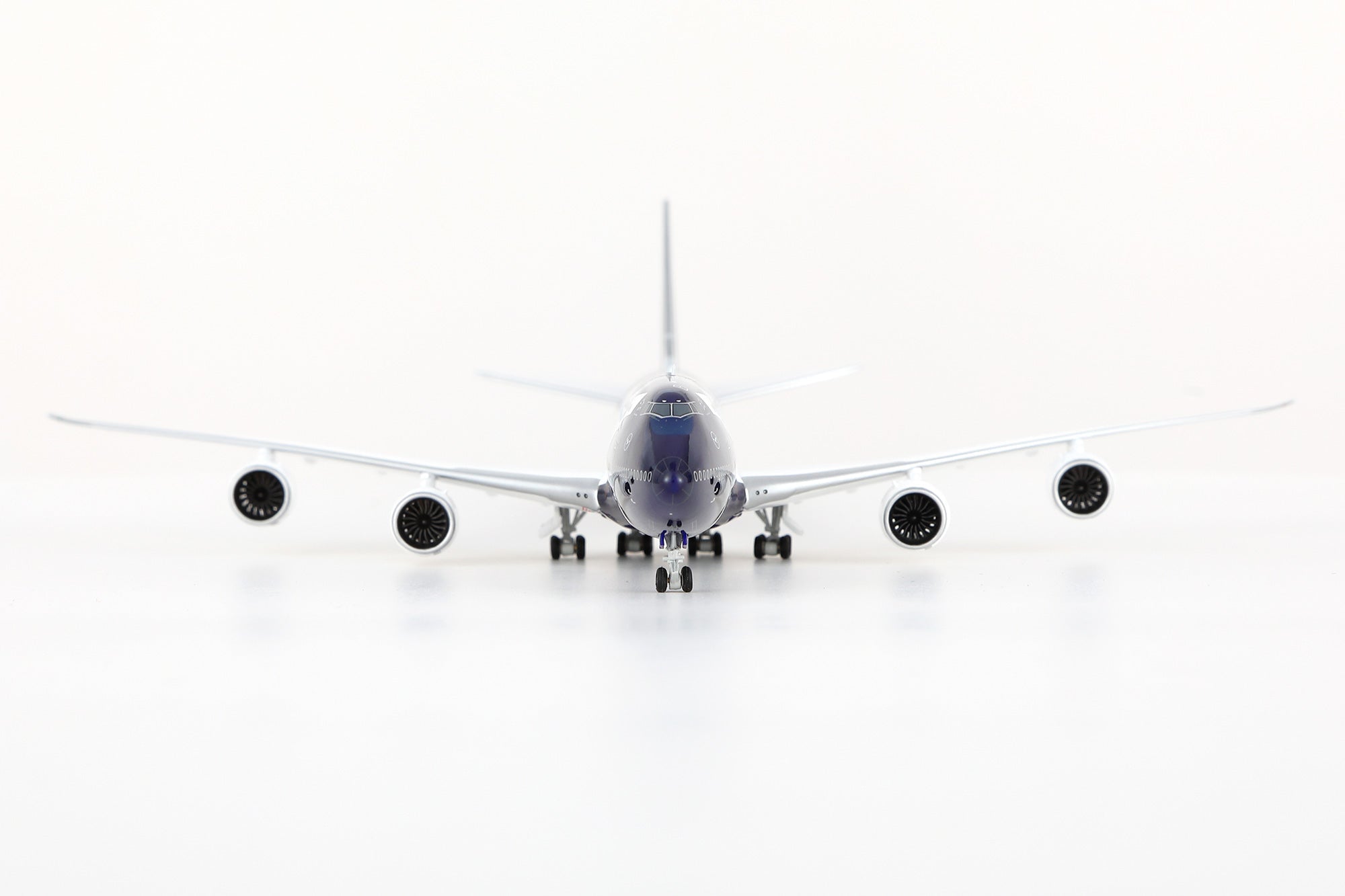HX Models B631102F 1:400 Lufthansa 747-8 D-ABYN 100th Flaps Down