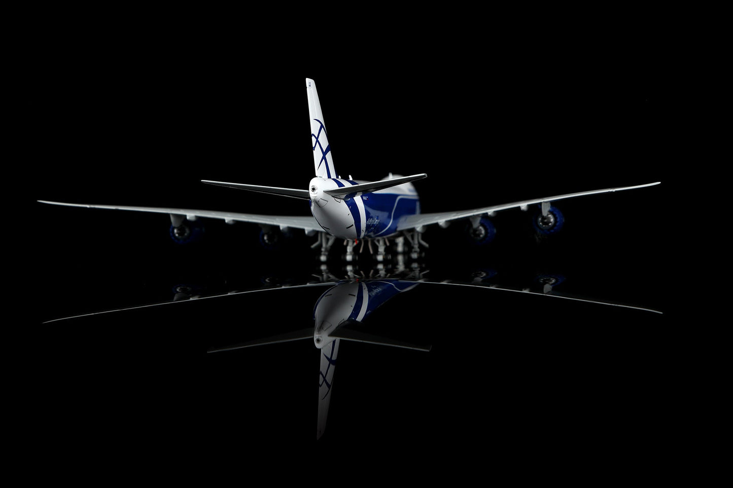 HX Models B632601F 1:400 Air Bridge Cargo B747-8F VQ-BLQ "Flaps Down"