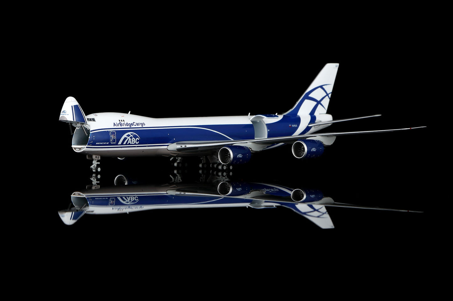 HX Models B632601F 1:400 Air Bridge Cargo B747-8F VQ-BLQ "Flaps Down"