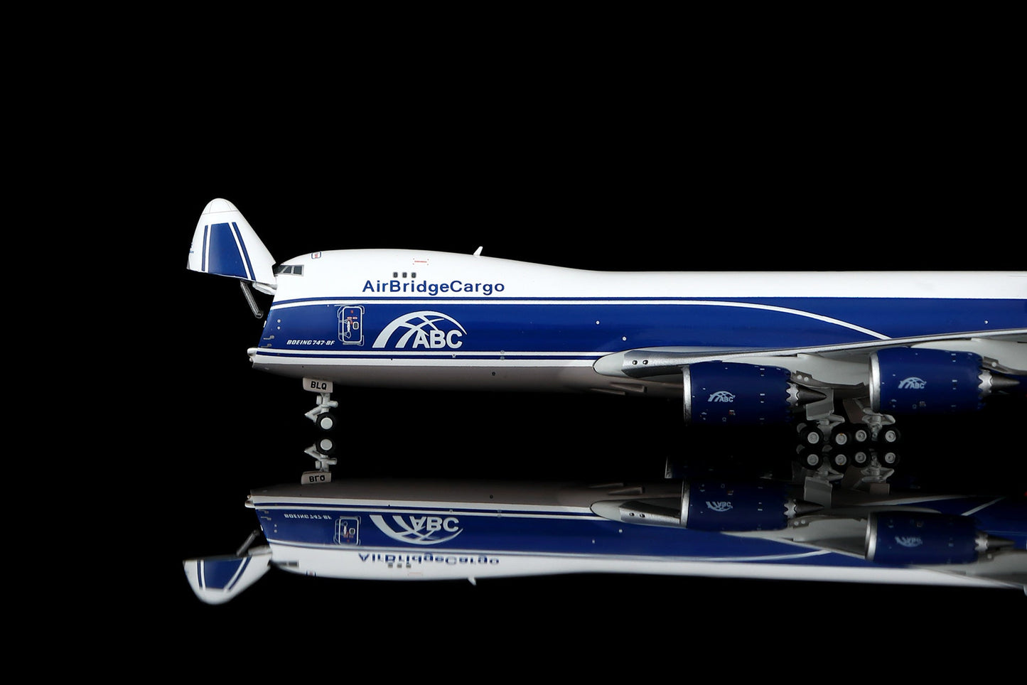 HX Models B632601F 1:400 Air Bridge Cargo B747-8F VQ-BLQ "Flaps Down"