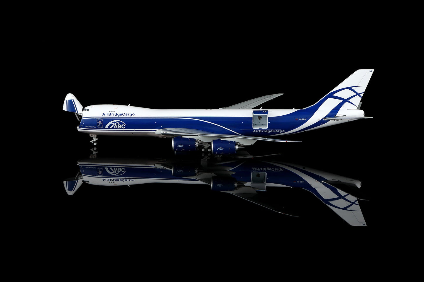 HX Models B632601F 1:400 Air Bridge Cargo B747-8F VQ-BLQ "Flaps Down"
